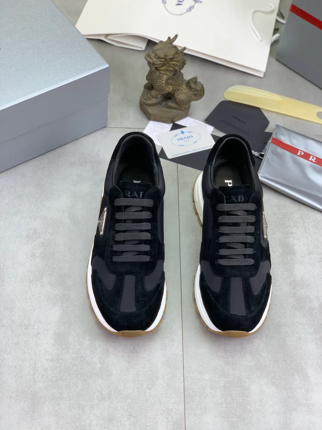 Men's men's shoes💰P580💰【New model】Top quality, new popular models on the official website, which will never go out of style for a century,🆘 The trendy brand (Prada) mainly promotes popular models, avant-garde and versatile fashionable men's shoes, private version molding, cowhide surface splicing 1:1 oil edge processing... fashionable and simple, original imported cowhide interior cowhide feet; the atmosphere and personality are more fashionable, eye-catching and pursuing class. It will subvert old ideas and be a must-have for fashionistas who want to spend time with you! Must keep it! High-end comfort, high-end quality workmanship. Size: 38-44 Various colors available. full package
